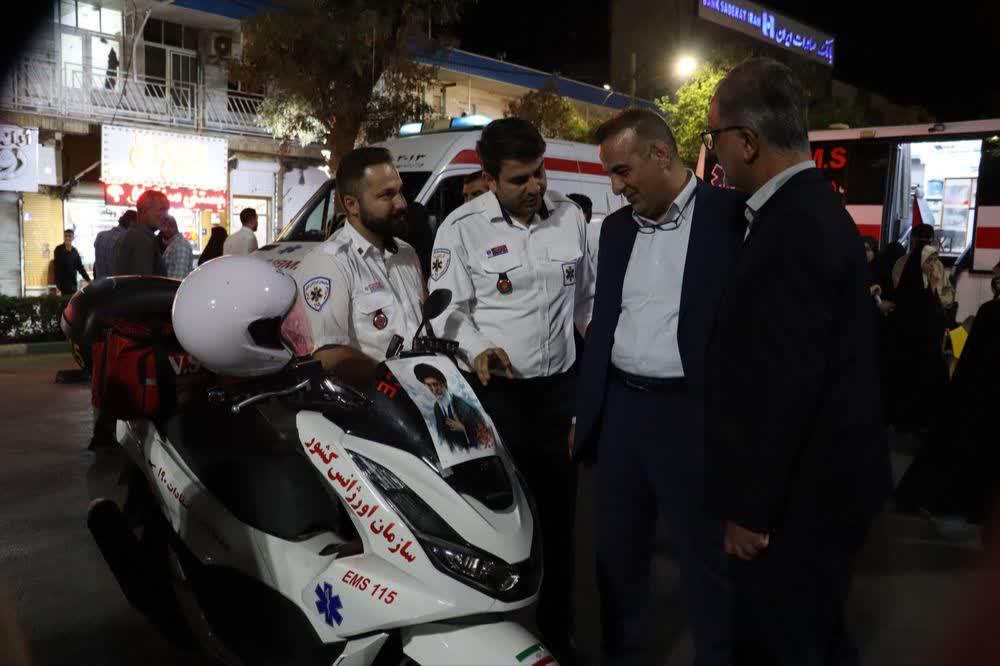 بازدید رئیس دانشگاه علوم پزشکی اراک از تیم اورژانس ۱۱۵ مستقر در میدان شهدا
